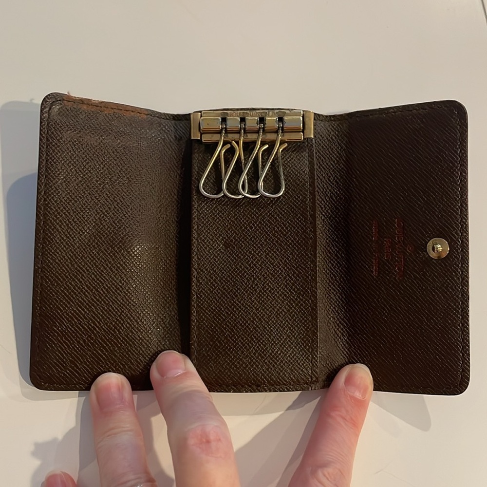 LOUIS VUITTON Damier Ebene Key Holder - Picture 3 of 13
